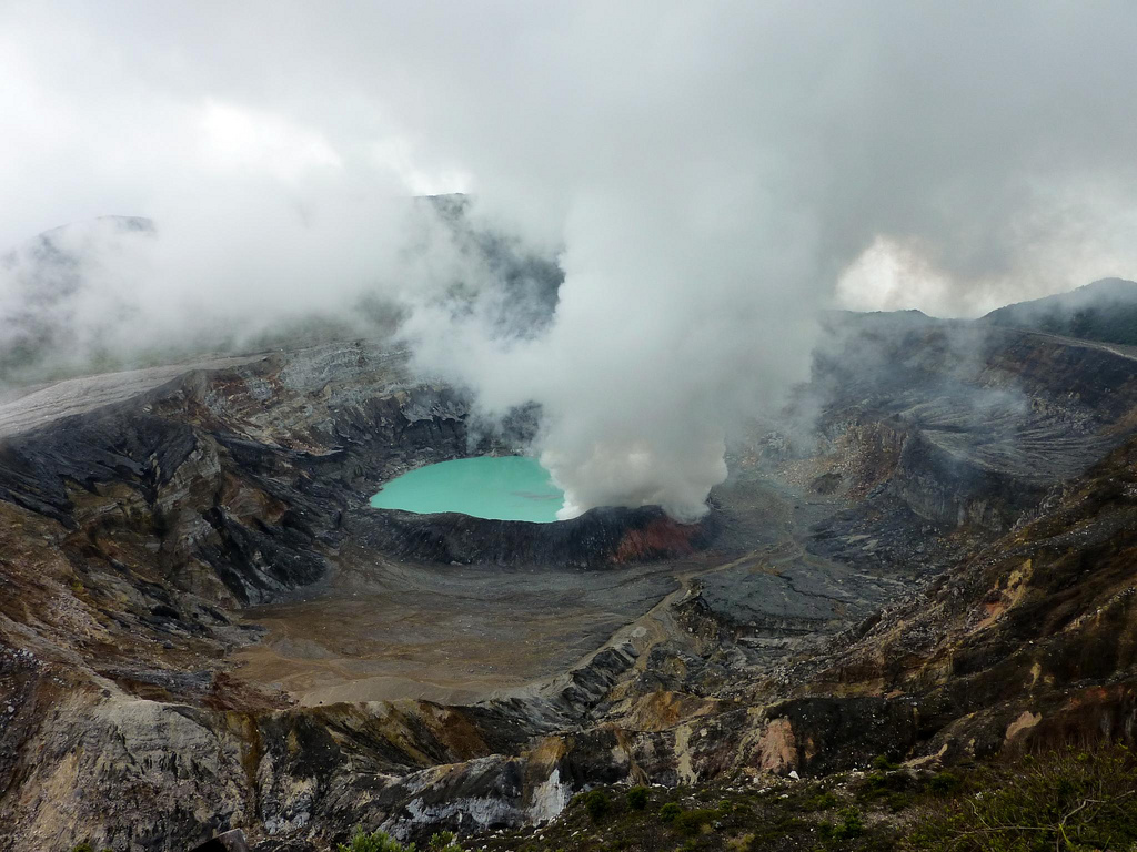 Volcan poas costa rica