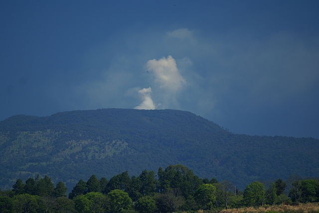 volcan Poas Costa Rica fumée