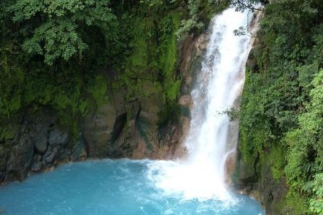 cascade celeste Fleuve Célester rio celeste au costa rica voyage Rivière Céleste