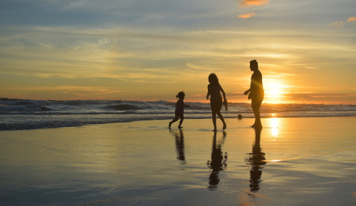 famille au Costa Rica, plage, Costa Rica Voyage, agence francophone, sur mesure