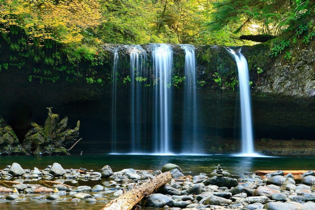 le tourisme bien-être au Costa Rica grâce aux cascades, costa rica voyage est une agence francophone qui conçoit des voyages sur-mesure